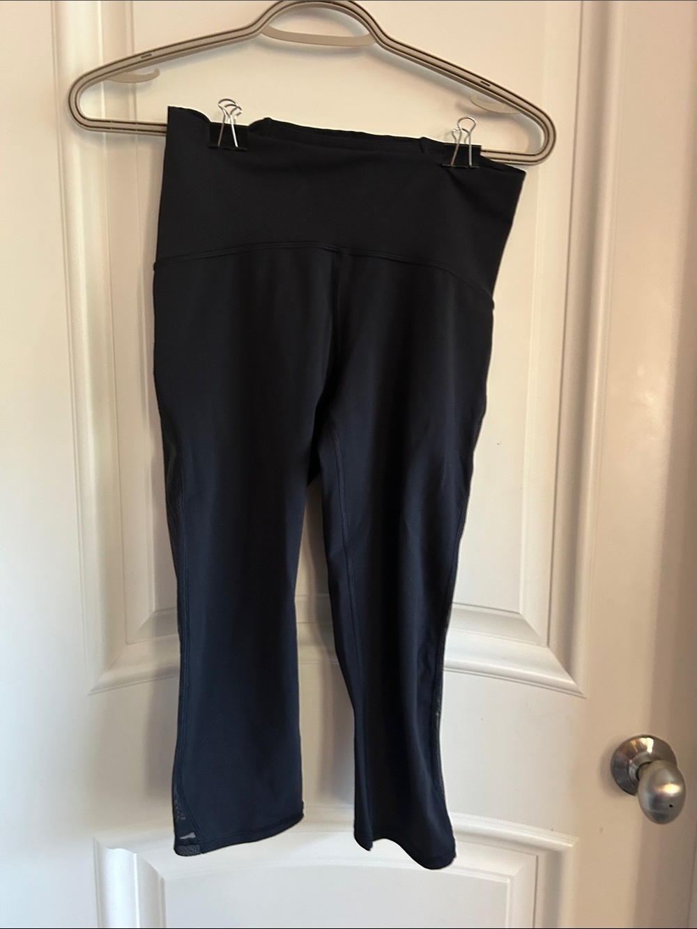 Black Lululemon capri leggings size 6